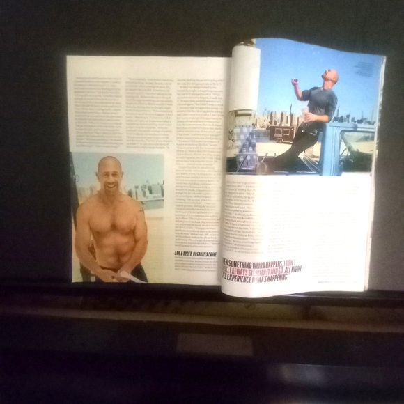 Vintage 2021 Chris Meloni MENS HEALTH - Picture 3 of 4